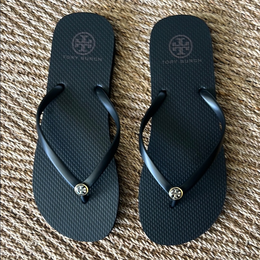 Brand new never worn beautiful Tory Buch flip flops